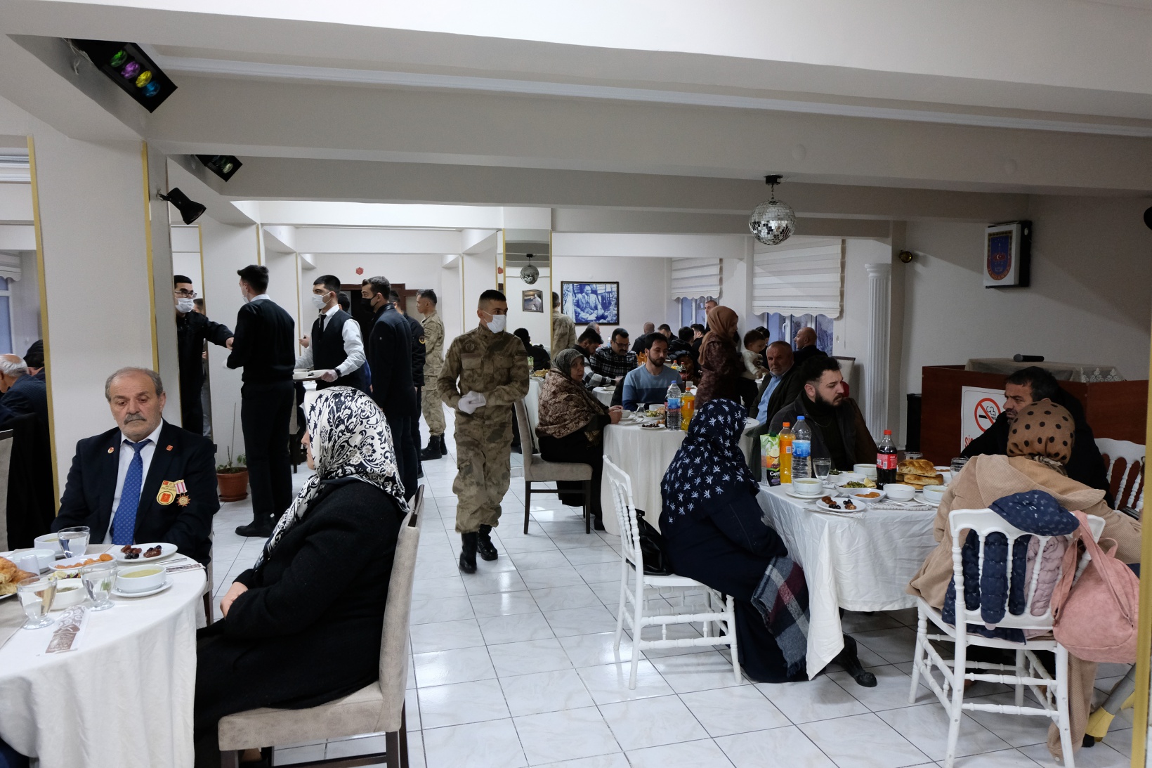 Vali Taşbilek şehit aileleri ve gazilerle iftar programında bir araya geldi 3