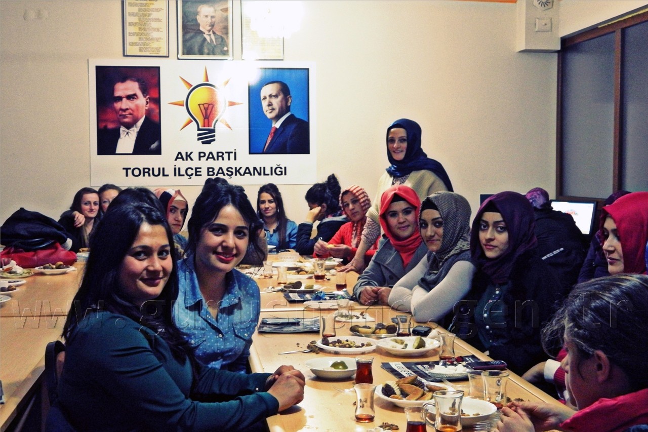 AK Parti Torul'da Her Hafta Üniversitelilerle Buluşacak 1