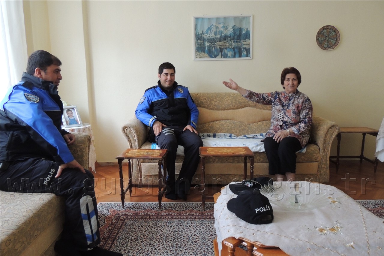 Türk Polisi Anneleri Unutmadı 1
