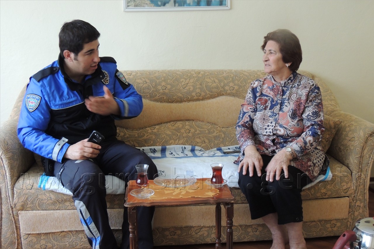 Türk Polisi Anneleri Unutmadı 3