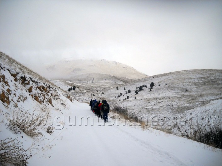 Gümüşhaneli Dağcılar Sarıçiçek Köyüne Yürüdü 3