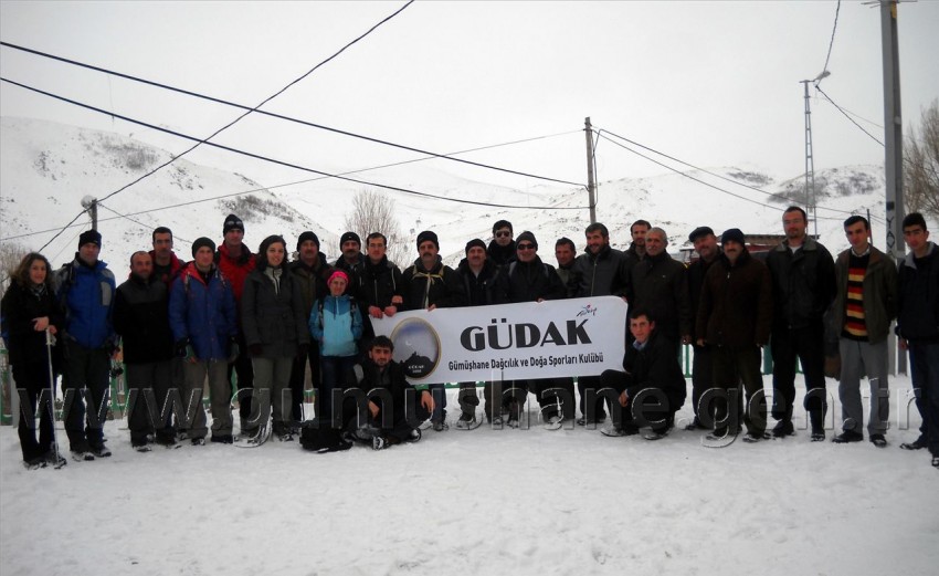 Gümüşhaneli Dağcılar Sarıçiçek Köyüne Yürüdü 25