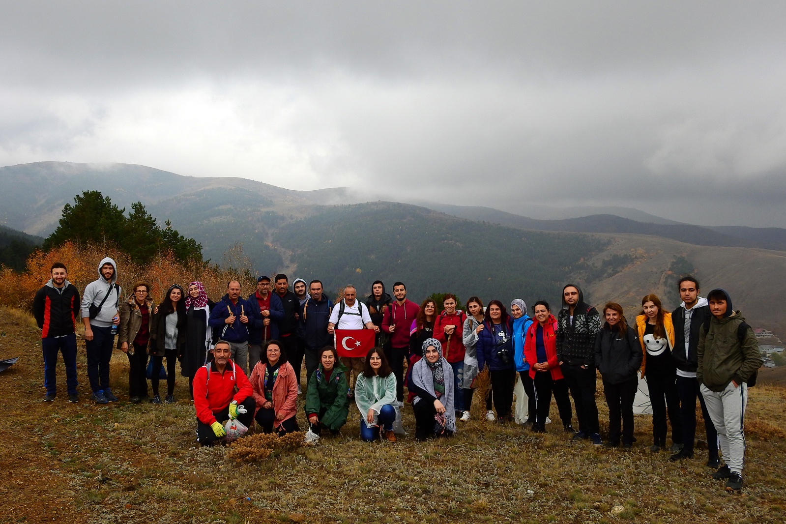 Gümüşhaneli dağcılar sonbaharın tadını çıkarmaya devam ediyor 12
