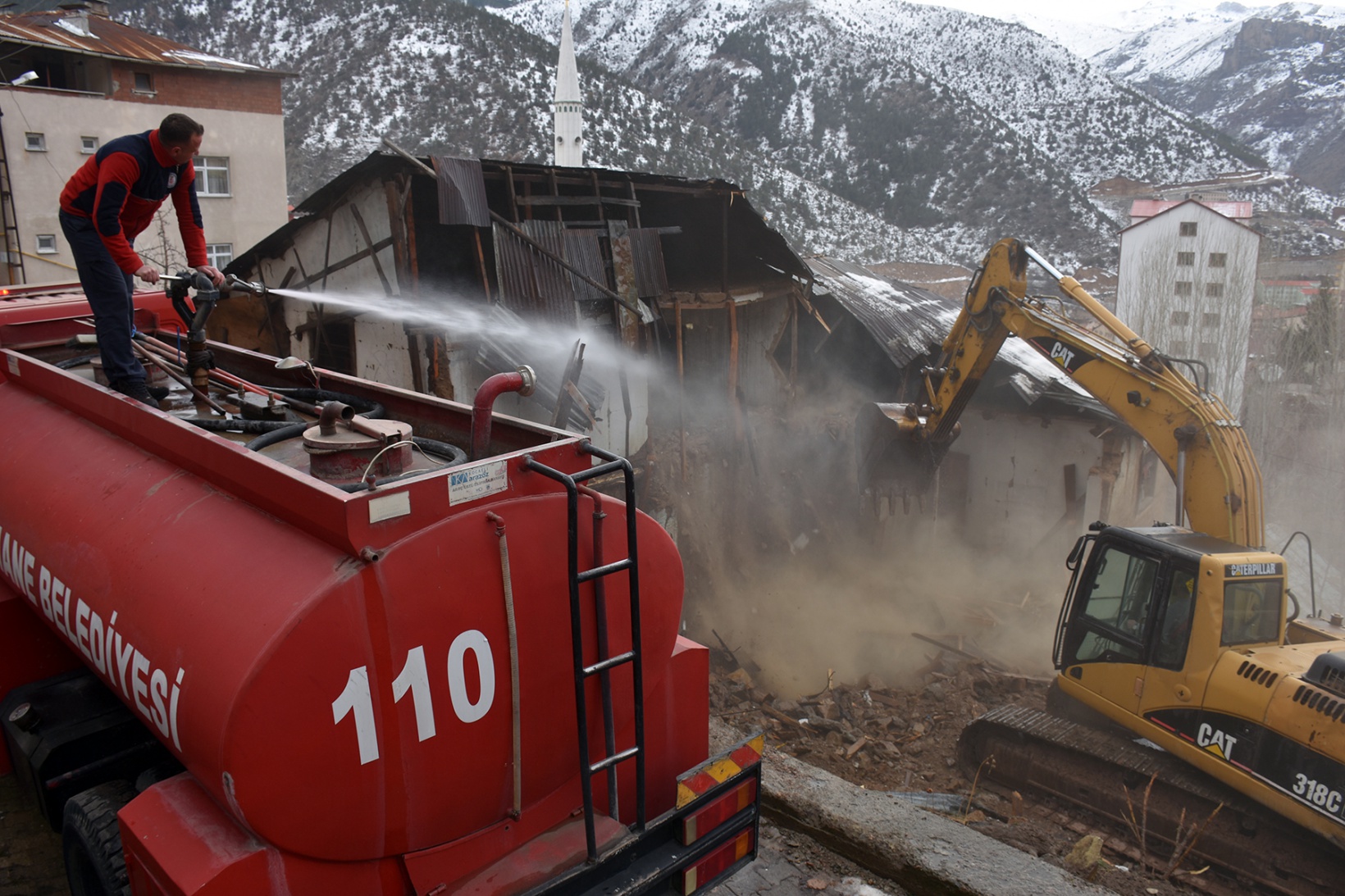 Gümüşhane’de metruk binaların yıkımını tamamlandı 2