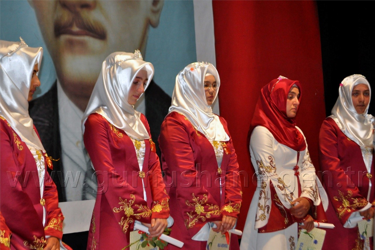 Hafızlar Belgelerini Aldı, Taçlarını Taktı 3