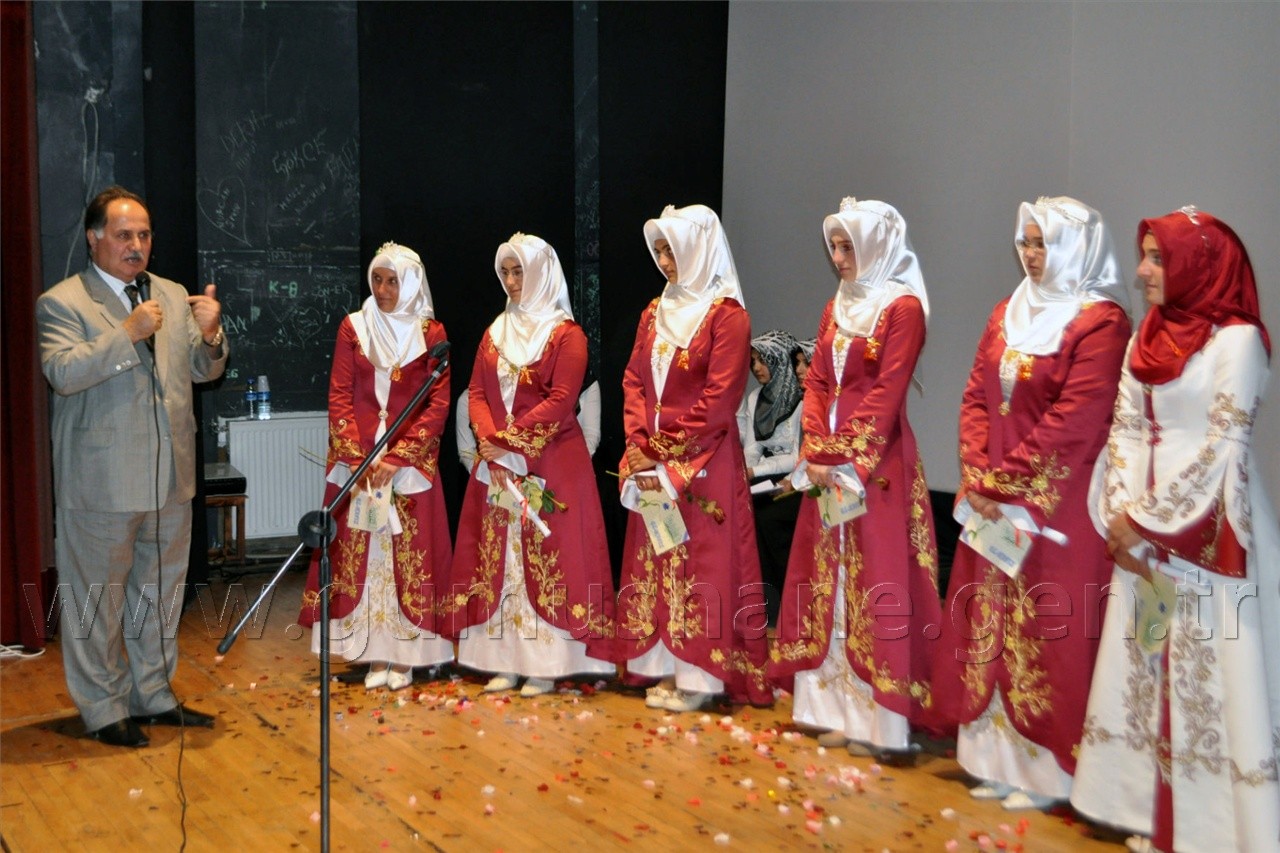 Hafızlar Belgelerini Aldı, Taçlarını Taktı 4