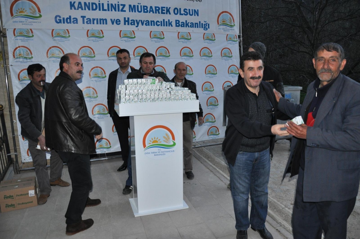 Kandil sütü dağıtımı devam ediyor 1