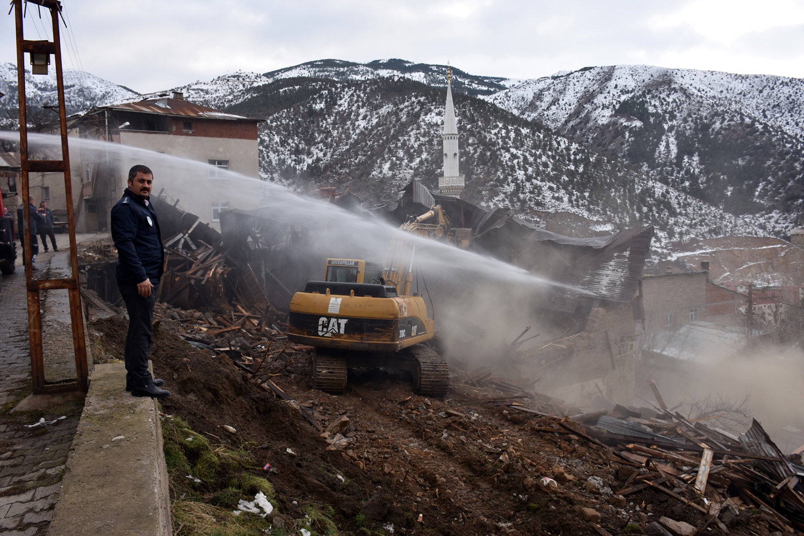 Gümüşhane’de metruk binaların yıkımını tamamlandı 4
