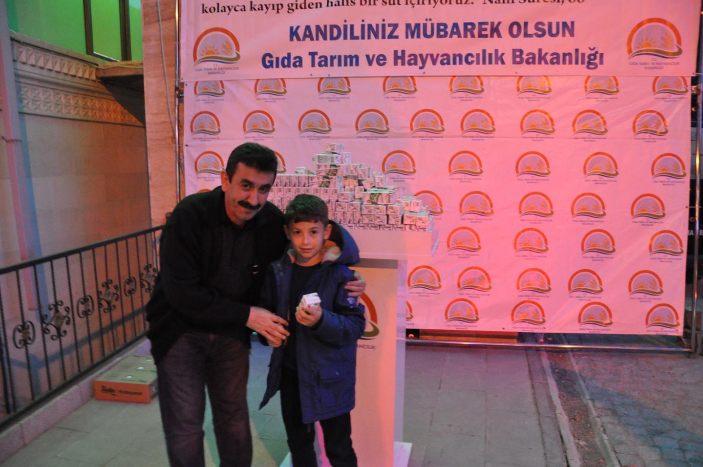 Kandil sütü dağıtımı devam ediyor 8