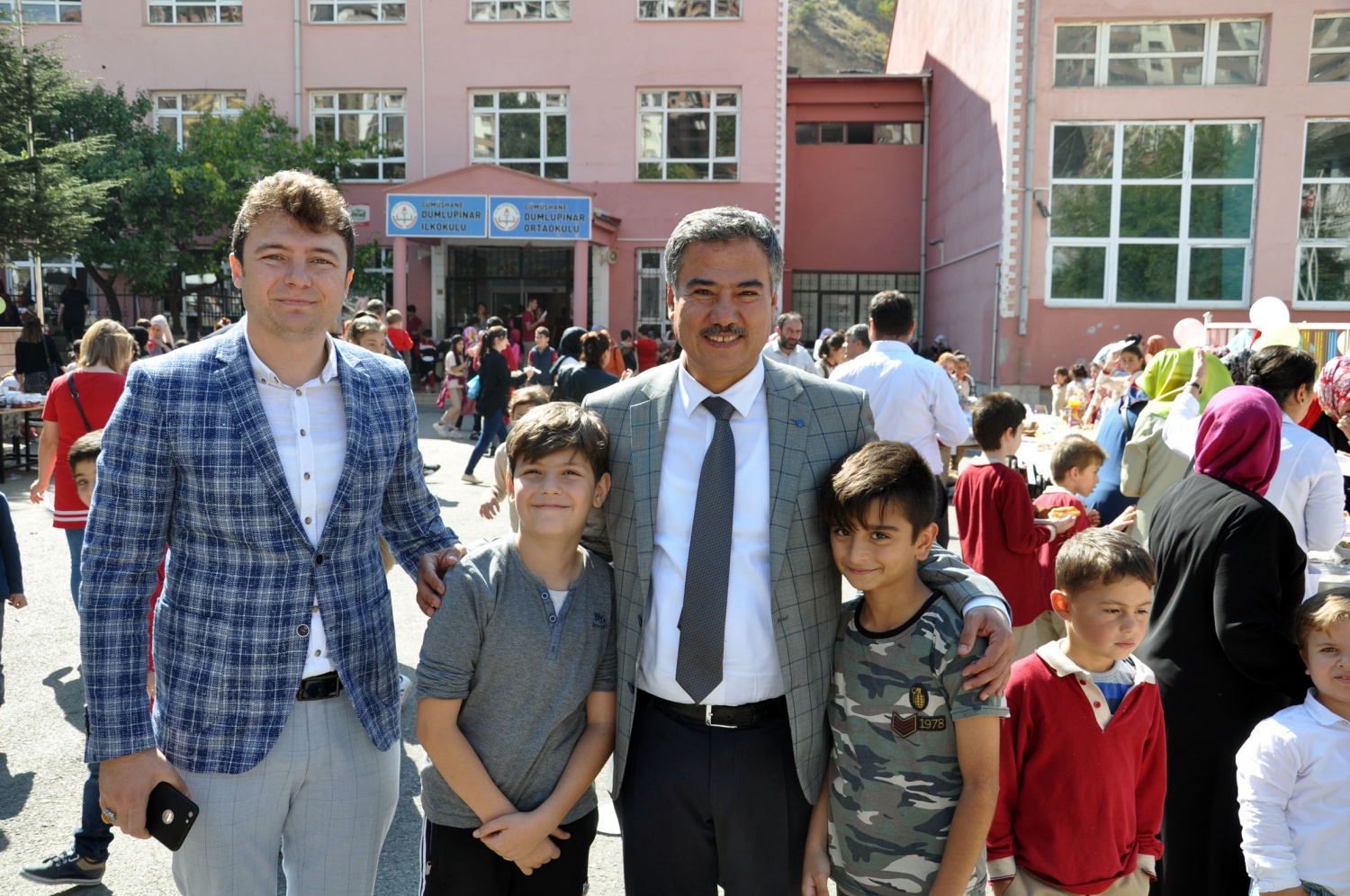 Okul bahçesinde düzenlenen kermes ilgi gördü 6