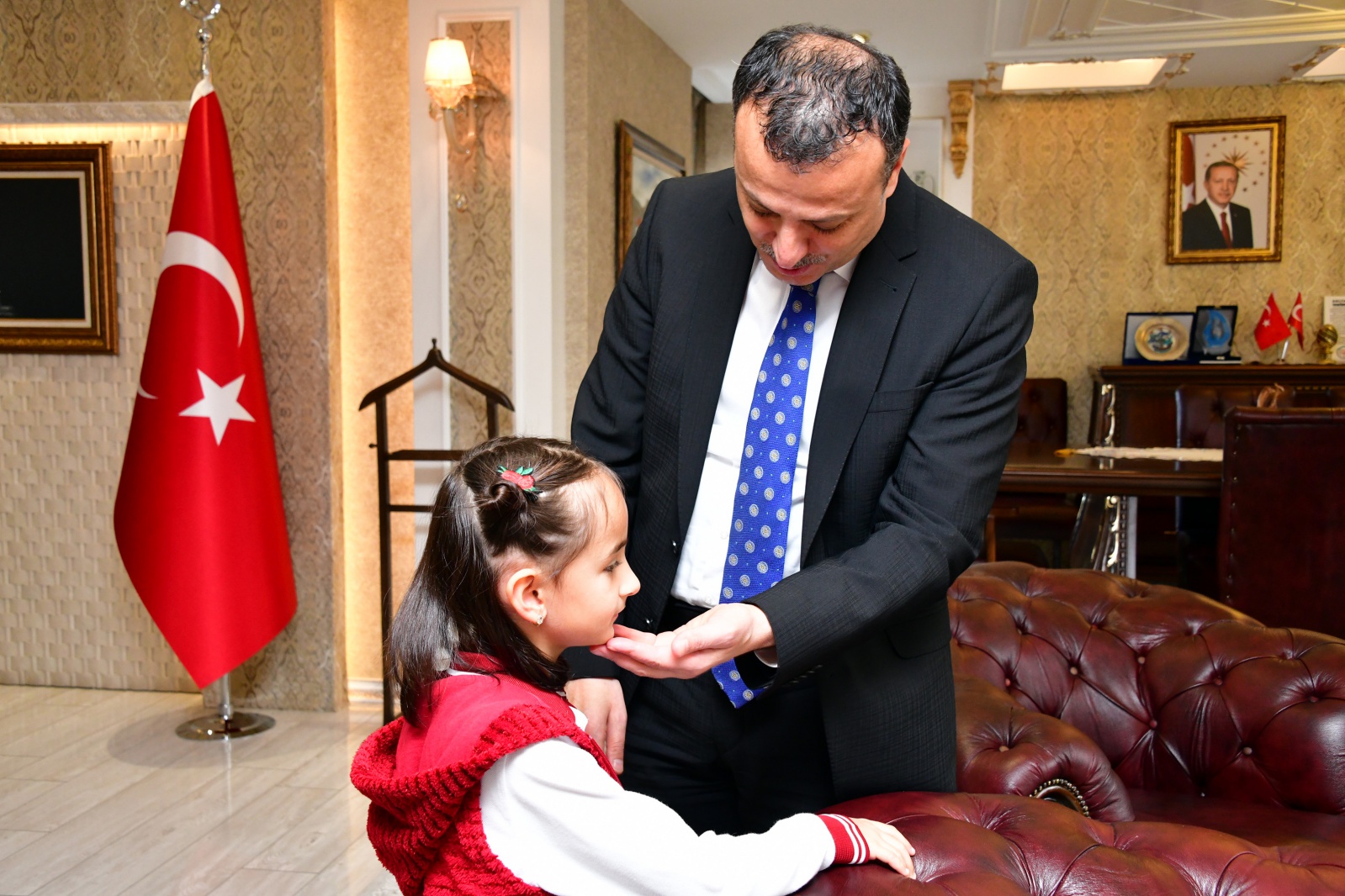 Vali Taşbilek, minik çevreci Zeynep’i makamında misafir etti 1