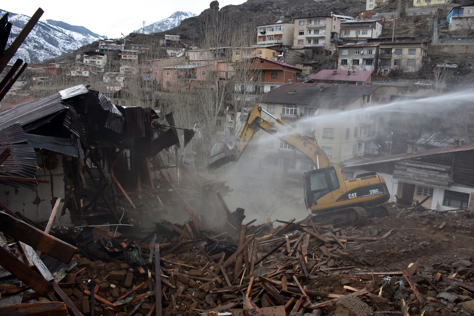 Gümüşhane’de metruk binaların yıkımını tamamlandı 1