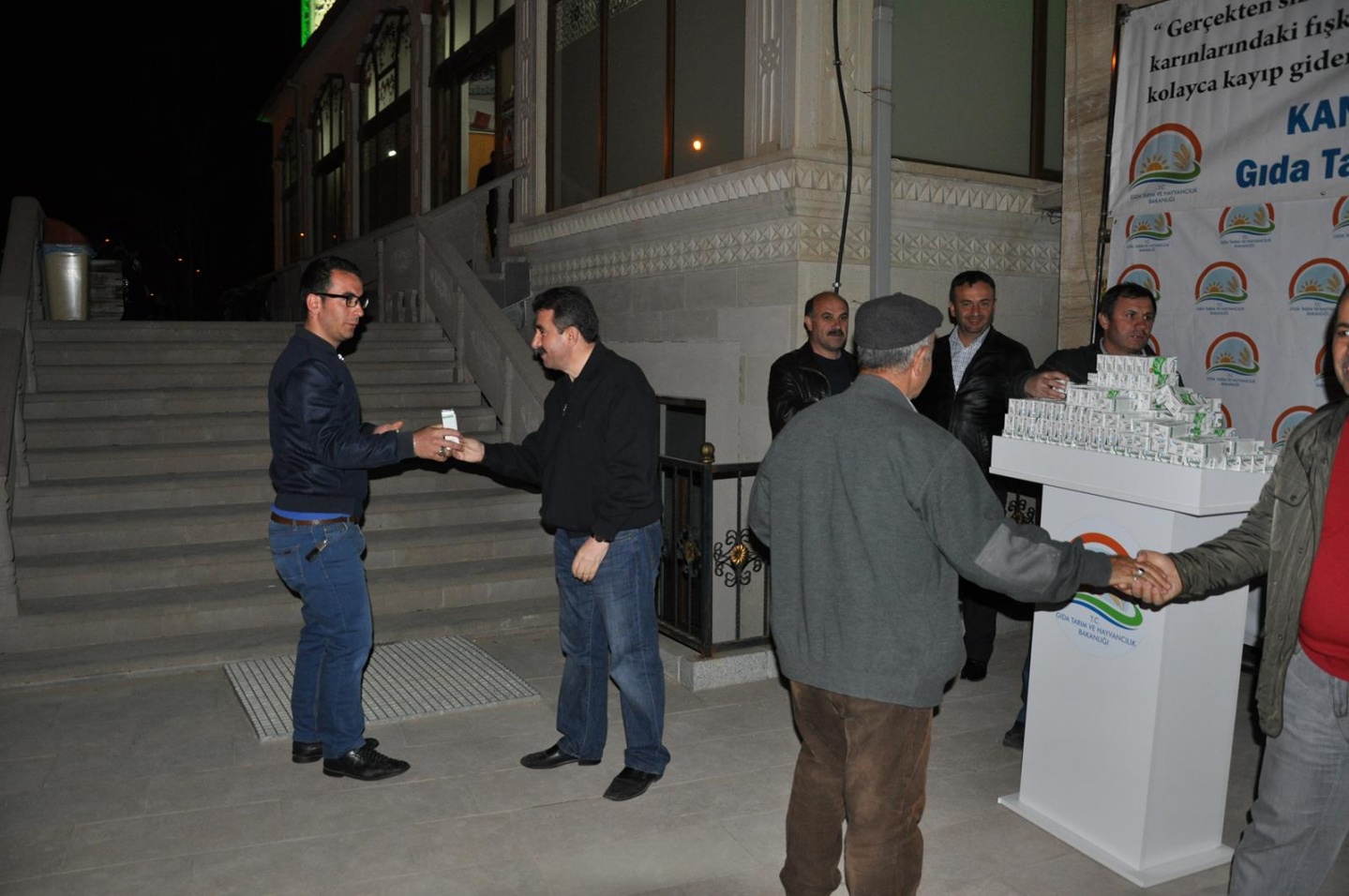 Kandil sütü dağıtımı devam ediyor 11