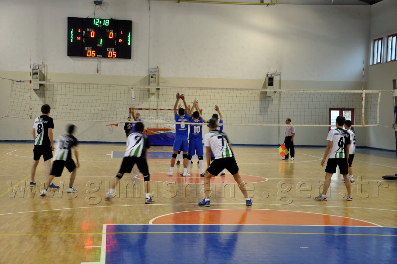Voleybol genç erkeklerde şampiyon Torul 1