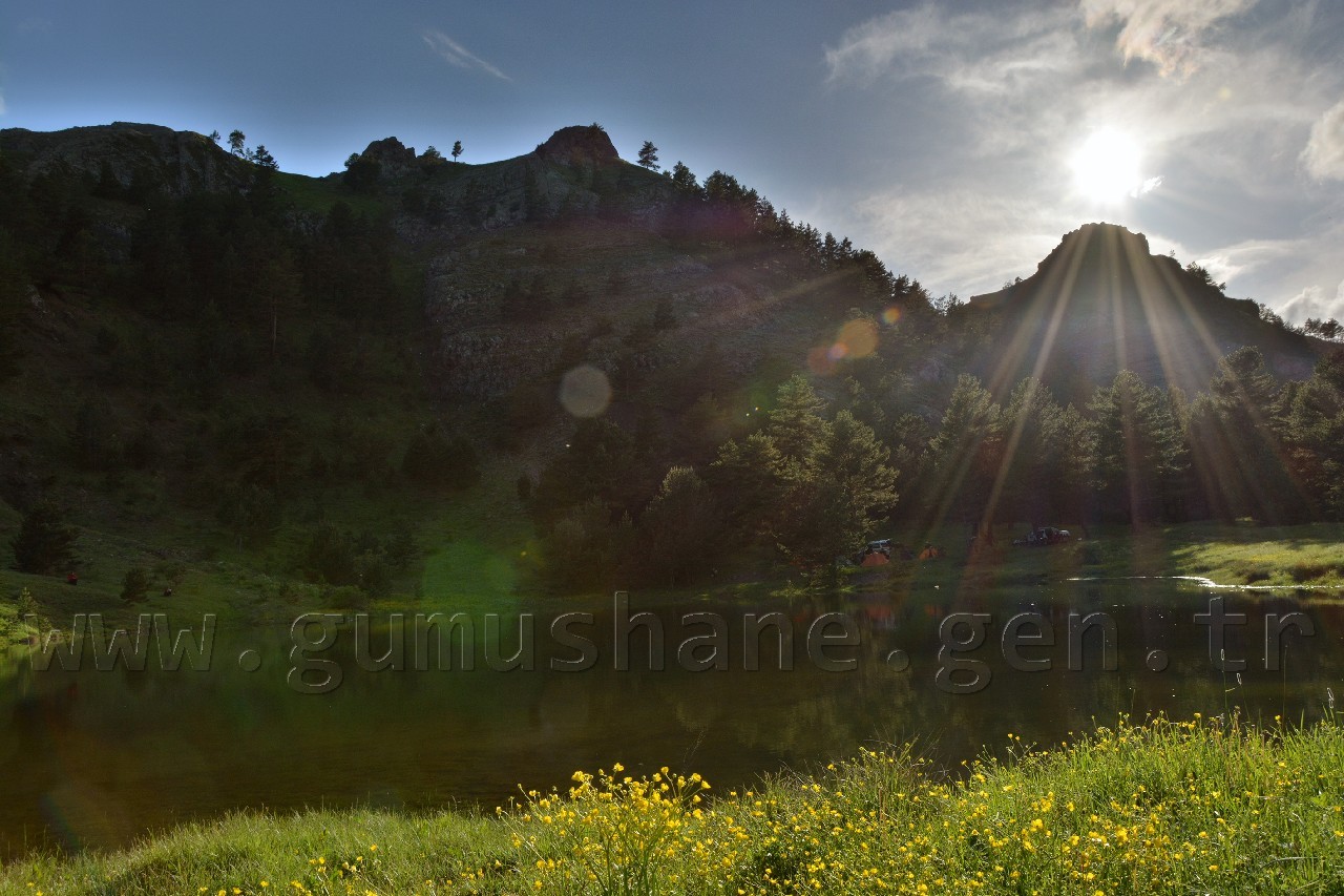 Gümüşhaneli Dağcılar Altınpınar Gölünde Kamp Kurdu 2