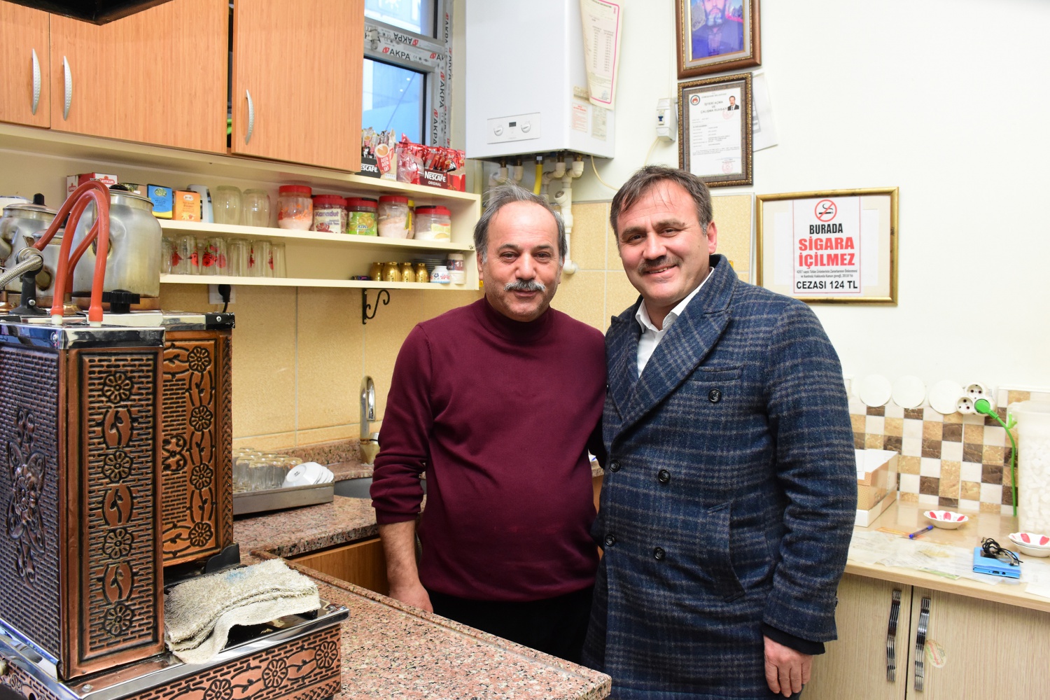 Başkan Çimen pazarda vatandaşlara bez torba dağıttı 6