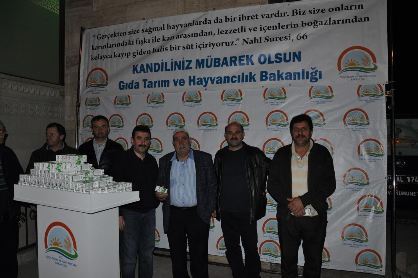 Kandil sütü dağıtımı devam ediyor 12