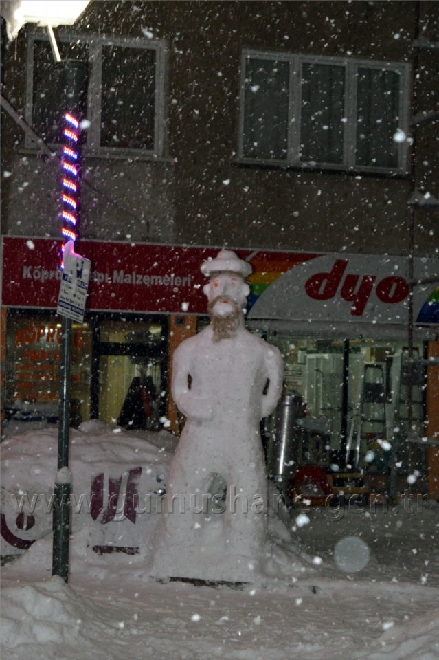 2,5 Metrelik Dev Kardan Adam 1