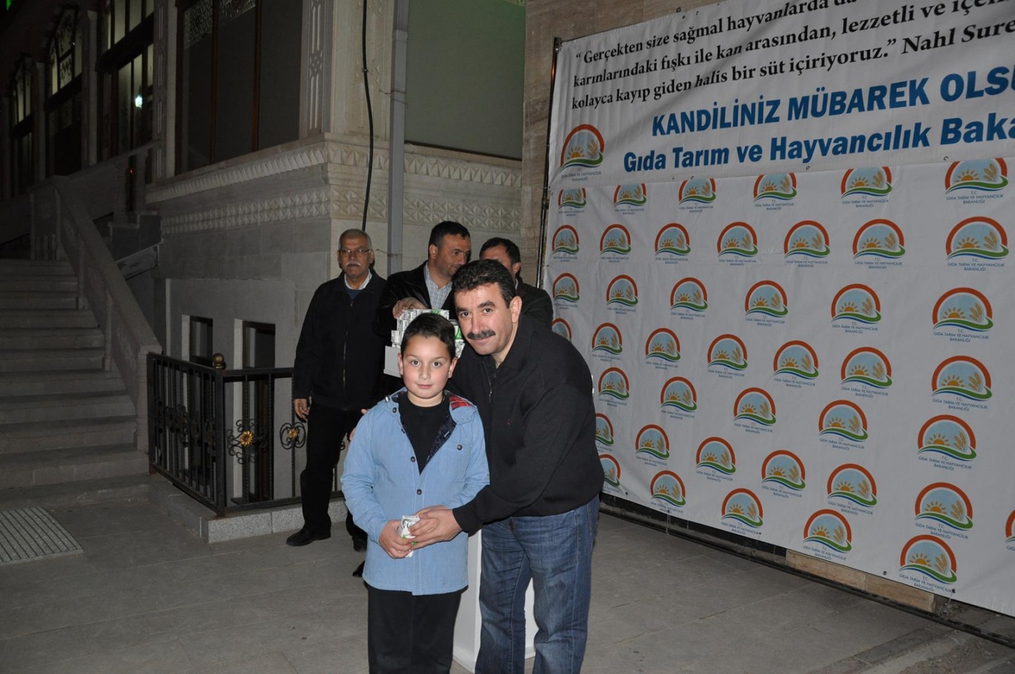 Kandil sütü dağıtımı devam ediyor 13