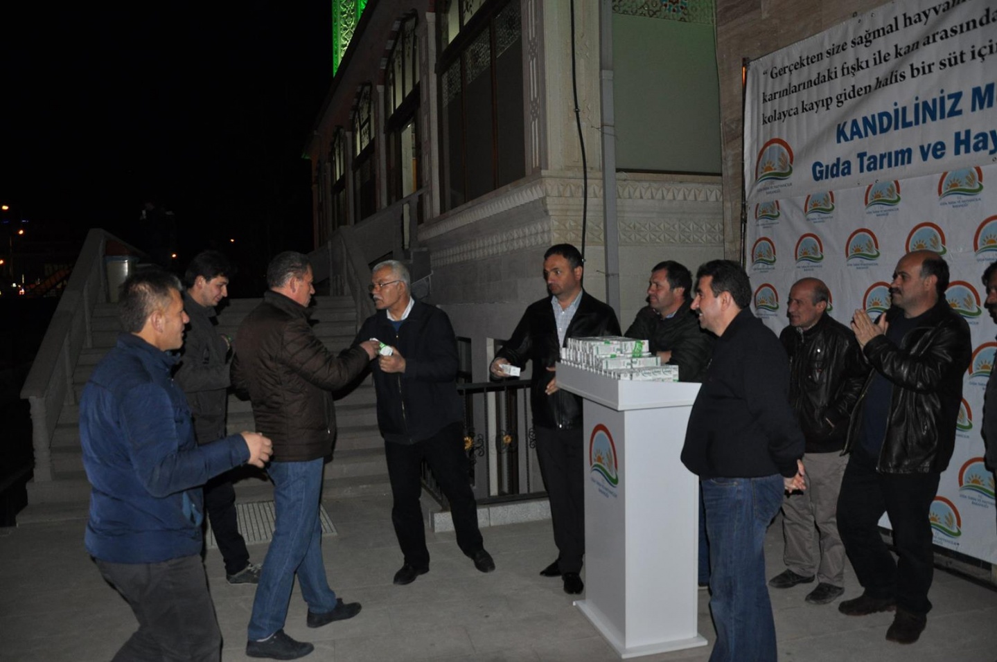 Kandil sütü dağıtımı devam ediyor 6