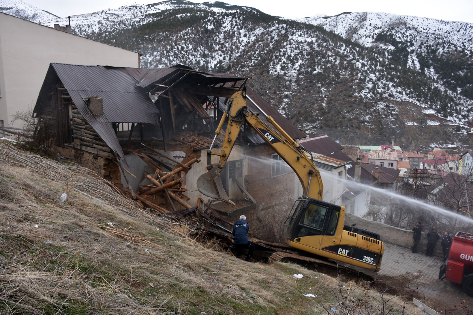 Gümüşhane’de metruk binaların yıkımını tamamlandı 5