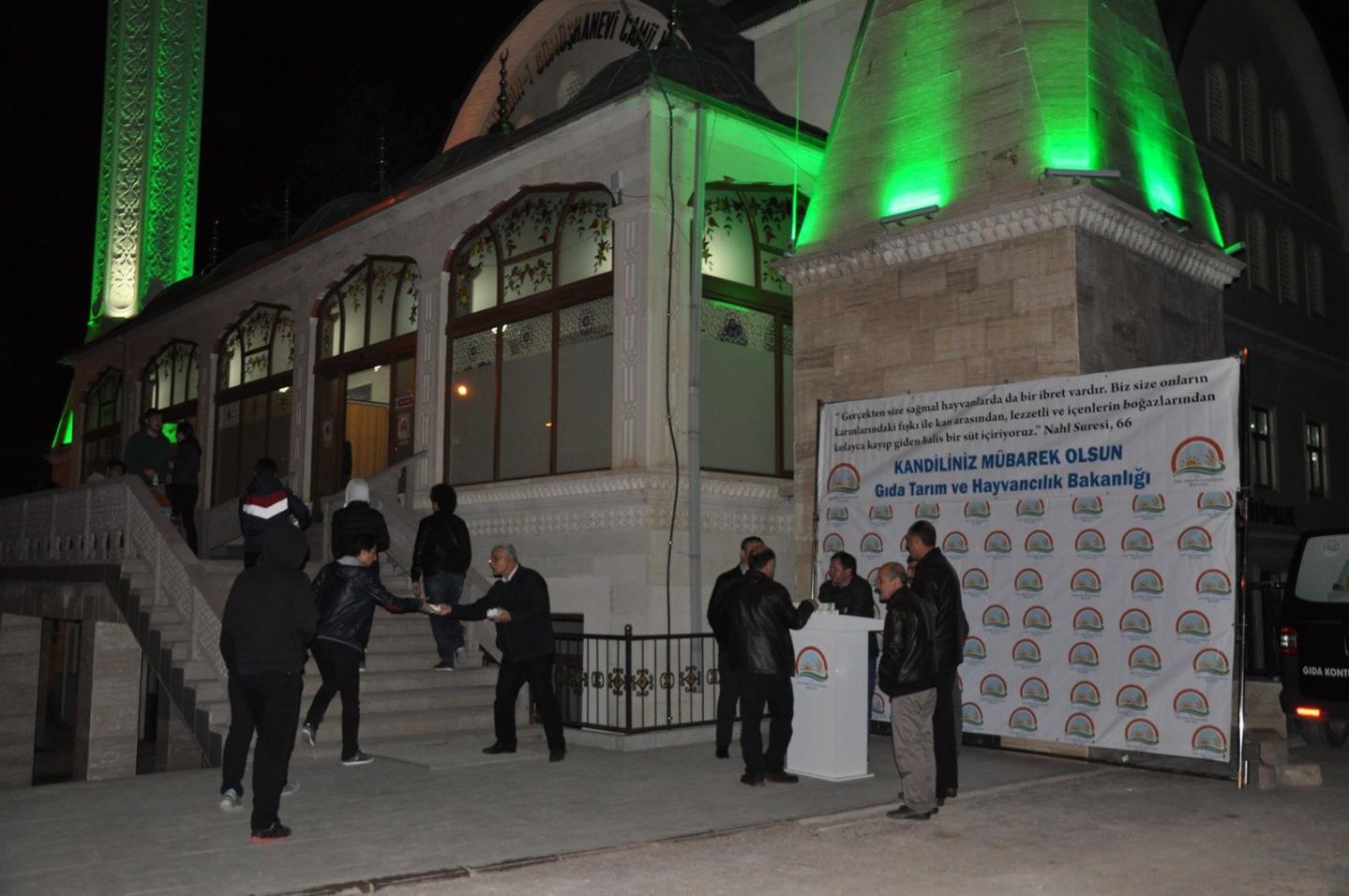 Kandil sütü dağıtımı devam ediyor 15