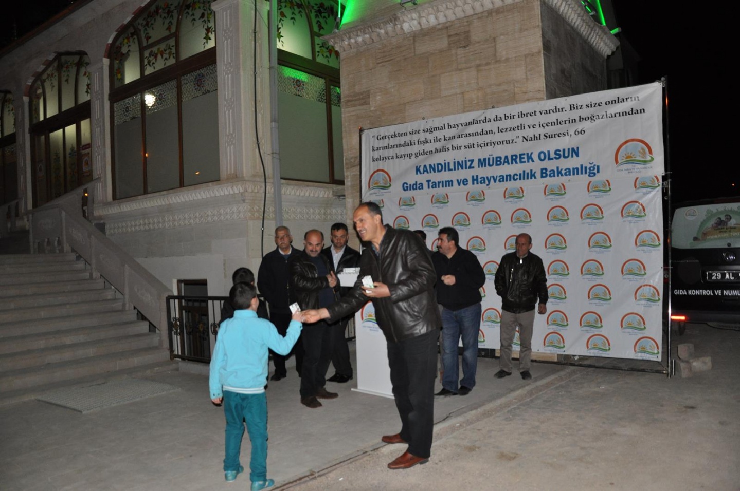 Kandil sütü dağıtımı devam ediyor 21