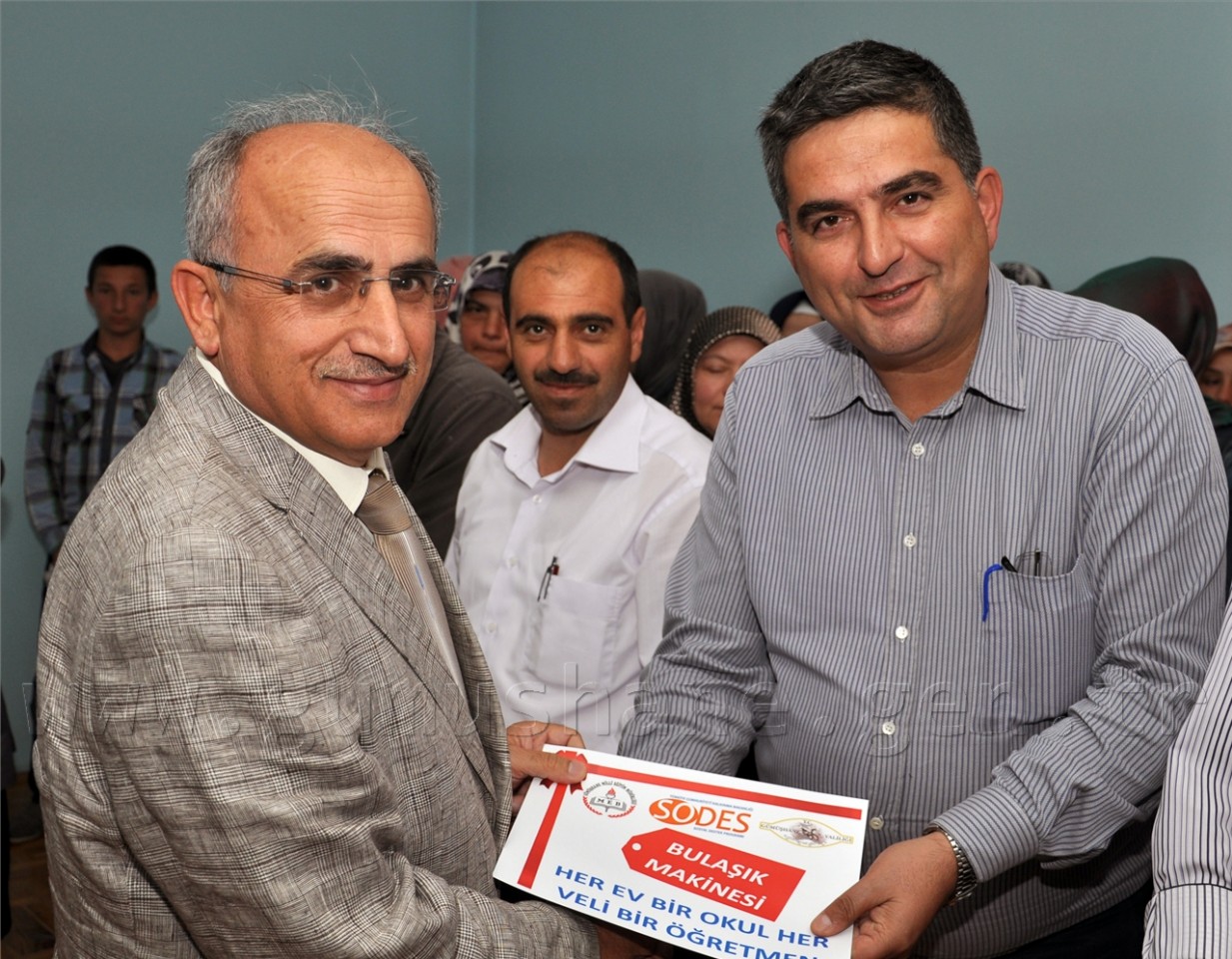 Başarılı Öğrenciye Bilgisayar, Ailesine Bulaşık Makinesi 6