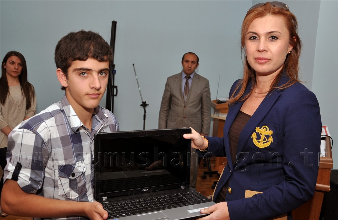 Başarılı Öğrenciye Bilgisayar, Ailesine Bulaşık Makinesi 8