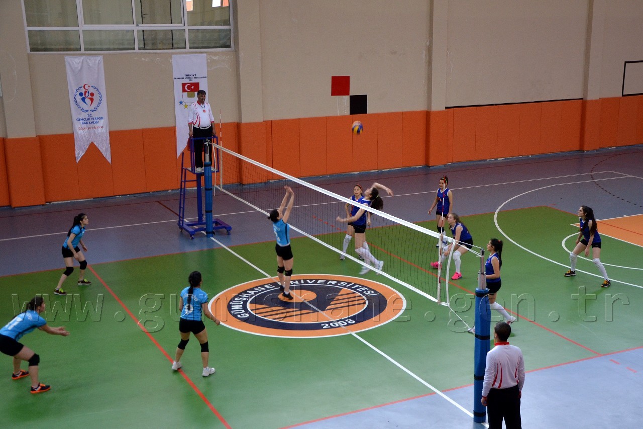 Gümüşhane Üniversitesi voleybol takımları üçüncü oldu 1