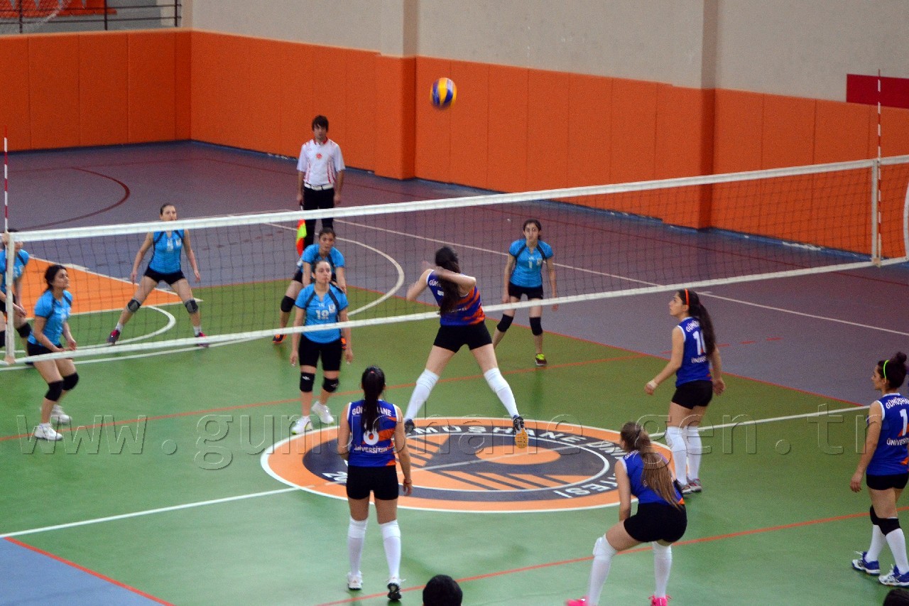 Gümüşhane Üniversitesi voleybol takımları üçüncü oldu 2