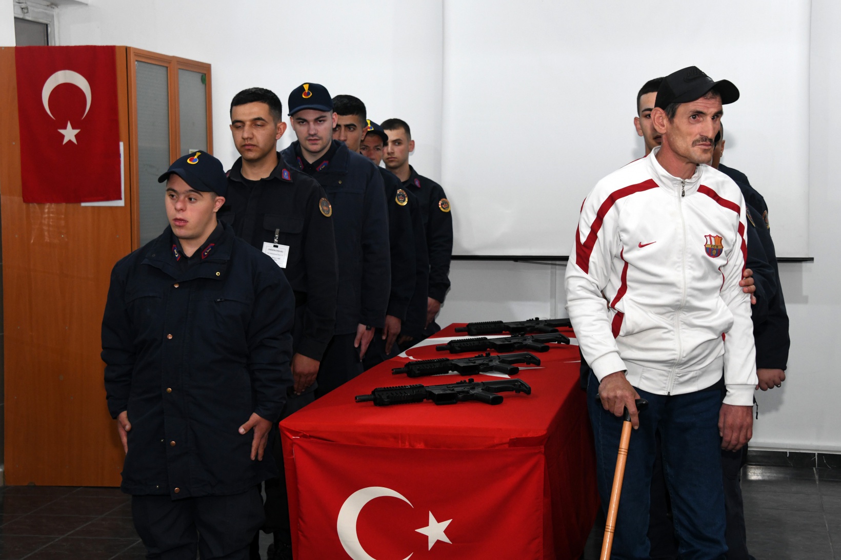 Bir günlüğüne çakı gibi asker oldular 18