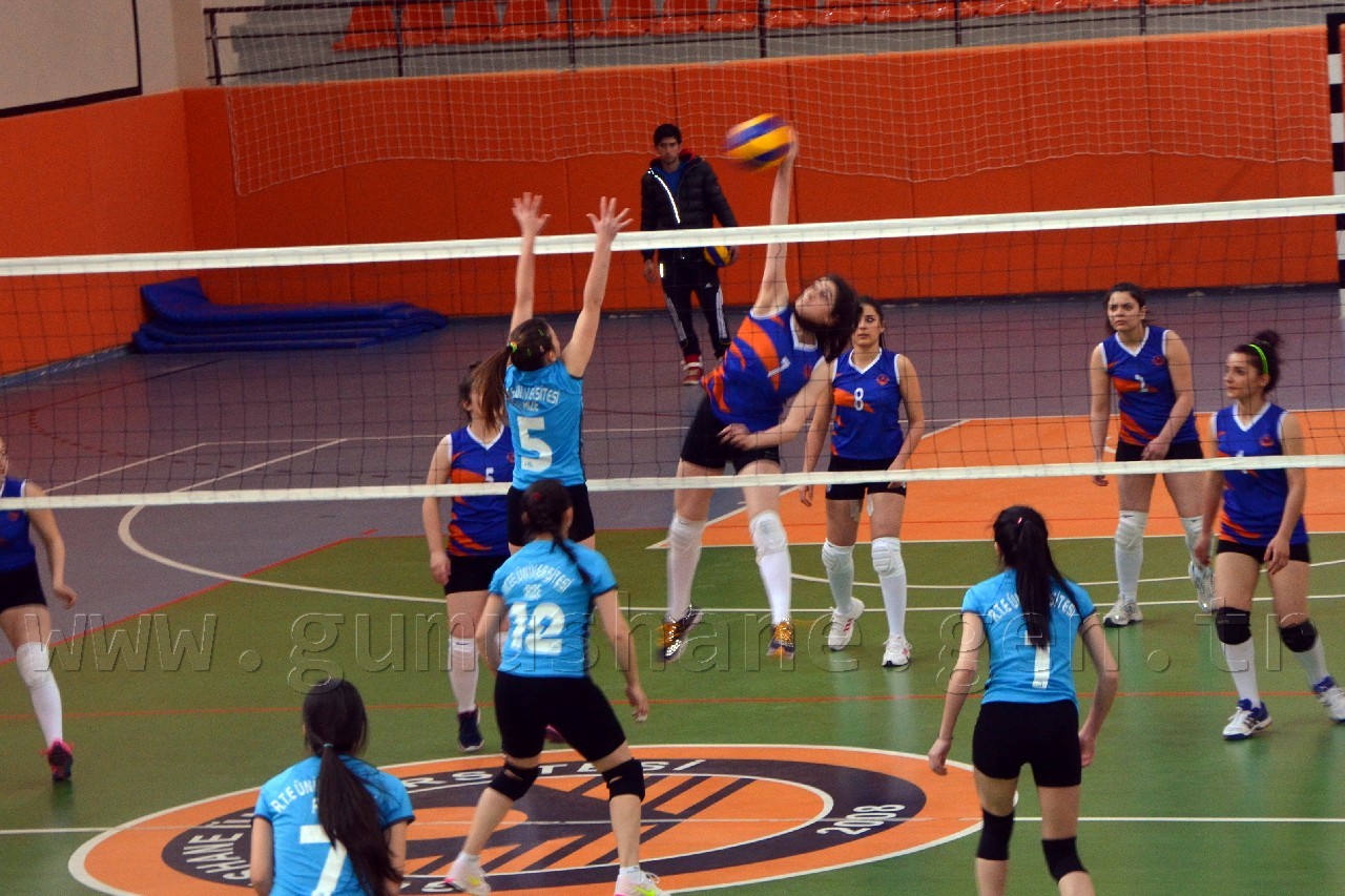 Gümüşhane Üniversitesi voleybol takımları üçüncü oldu 3