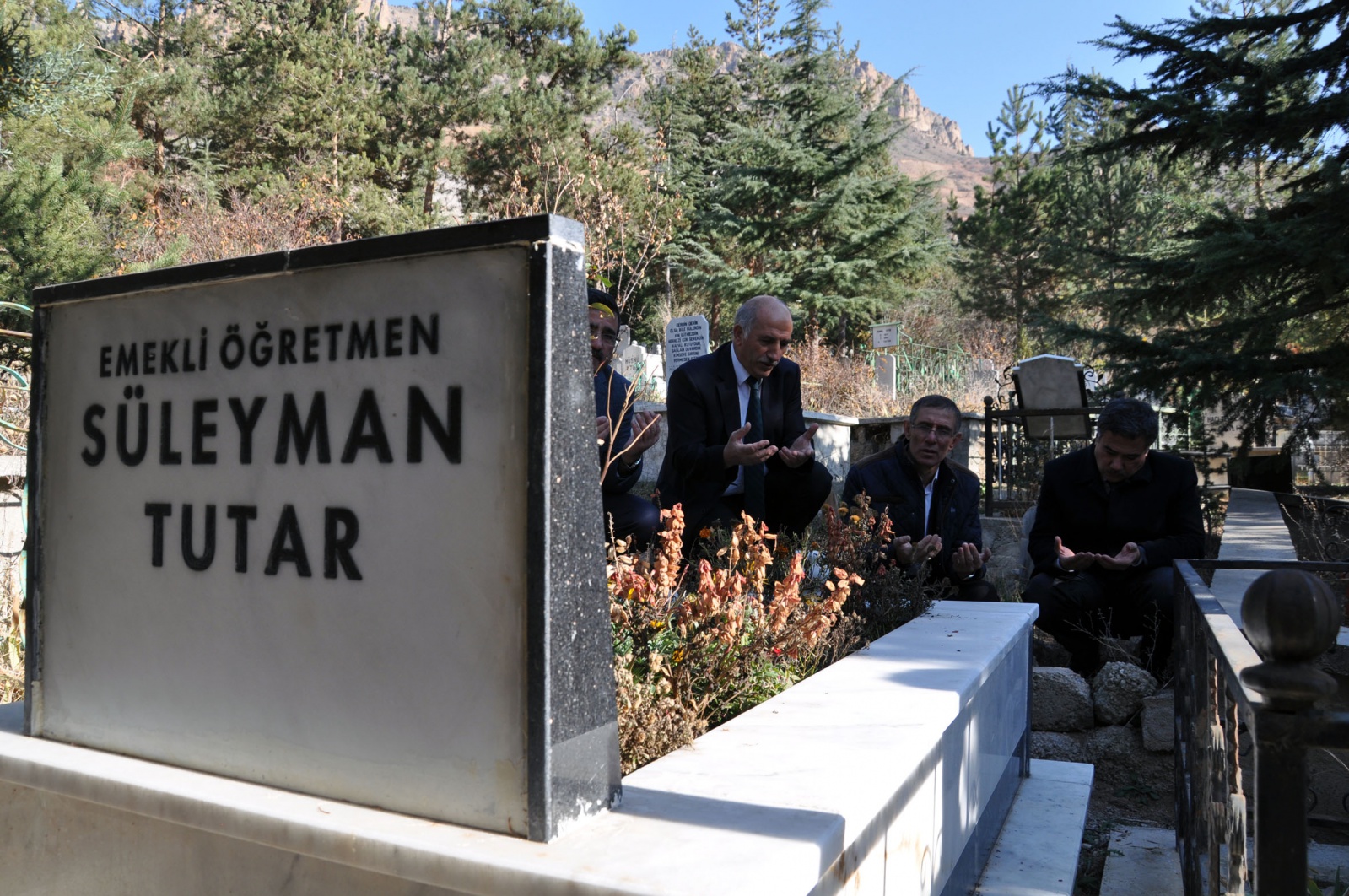 Vefat eden öğretmenler kabirleri başında anıldı 1