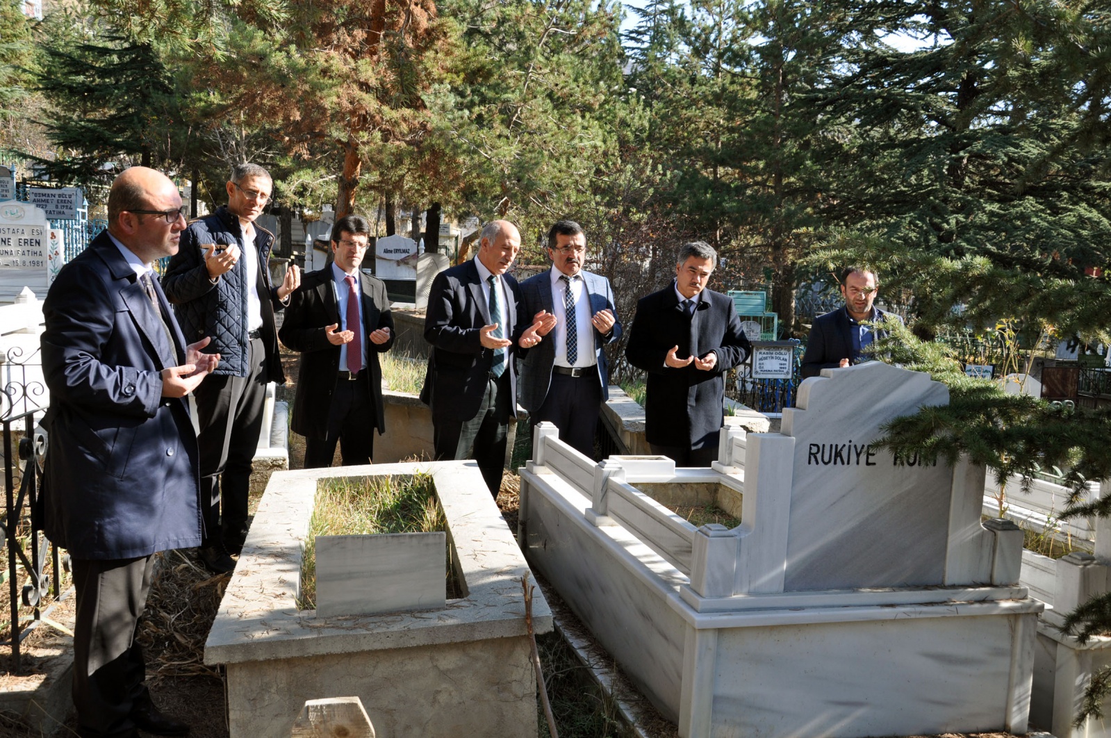 Vefat eden öğretmenler kabirleri başında anıldı 2