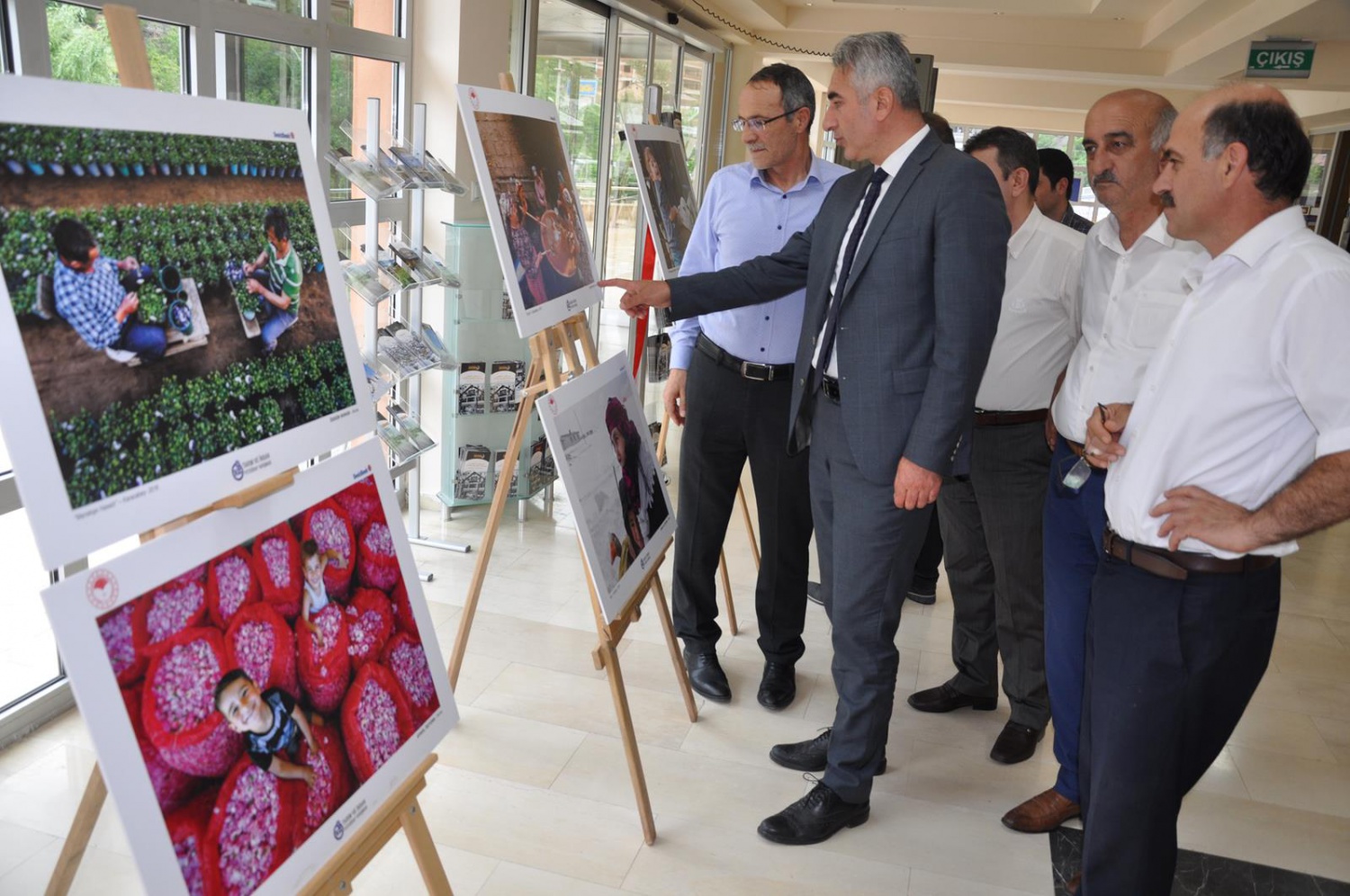 Gümüşhane’de Tarım ve İnsan Konulu Fotoğraf Sergisi Açıldı 9