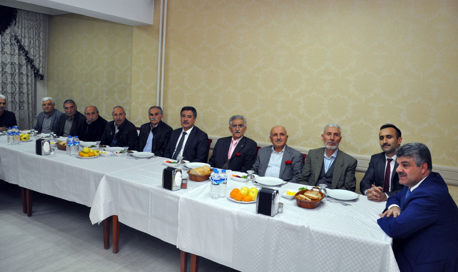 Emekli öğretmenler onuruna yemek 1