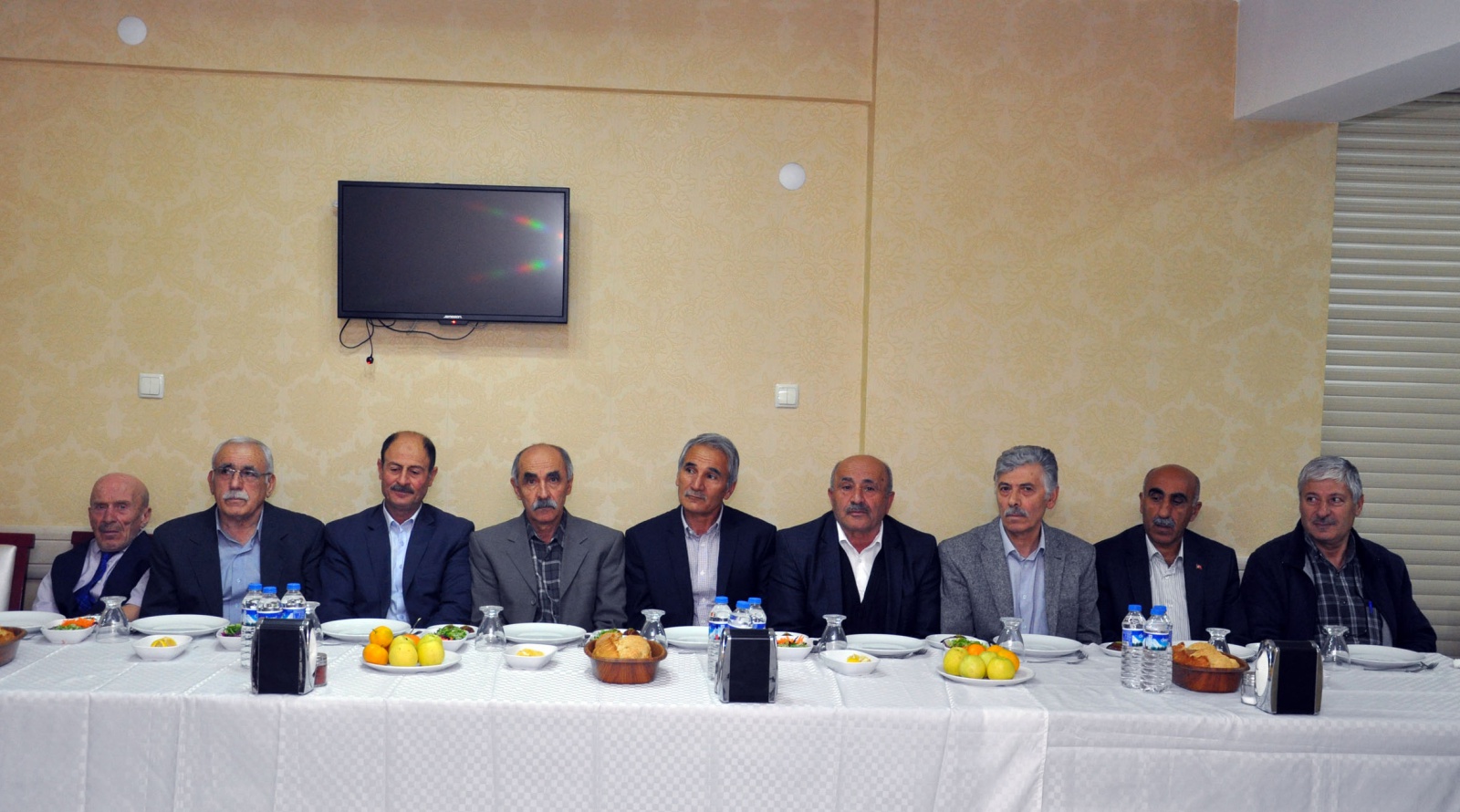 Emekli öğretmenler onuruna yemek 7