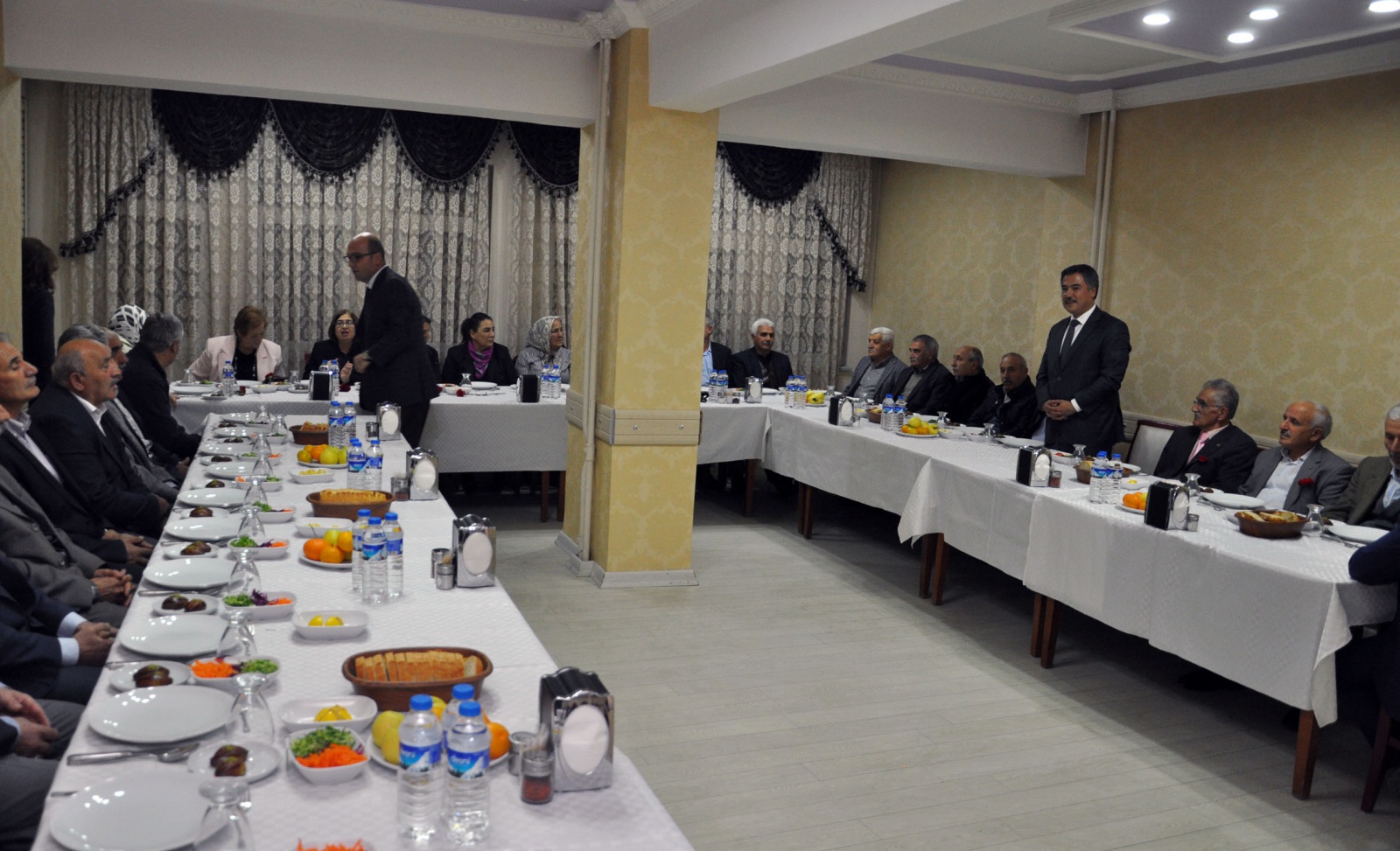 Emekli öğretmenler onuruna yemek 8