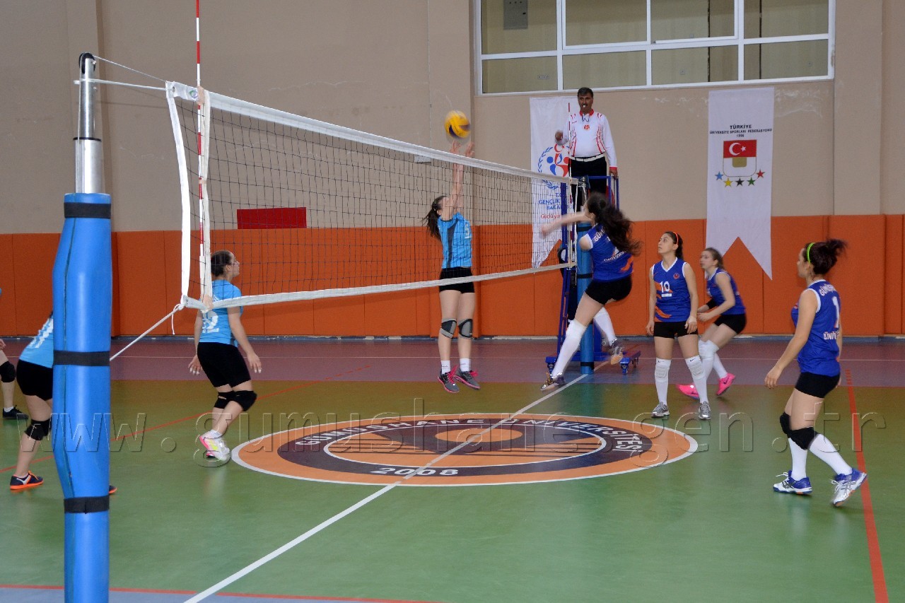 Gümüşhane Üniversitesi voleybol takımları üçüncü oldu 4