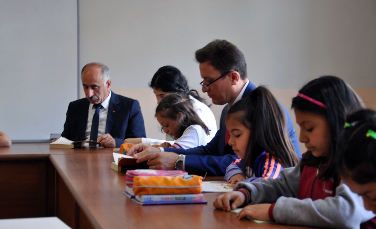 Minikler kitap okudu 2