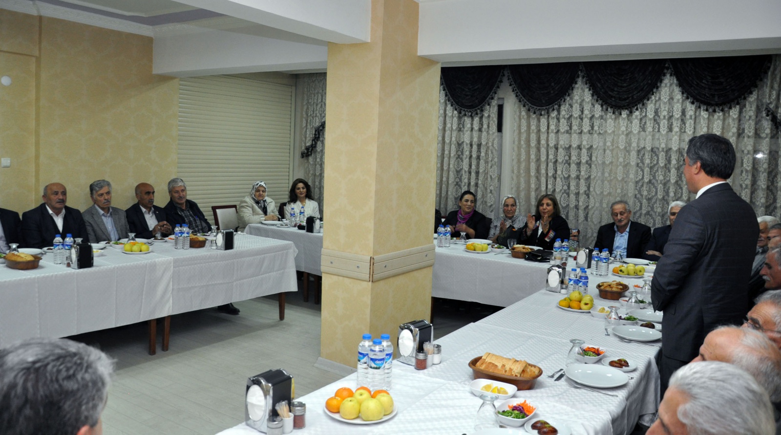 Emekli öğretmenler onuruna yemek 2