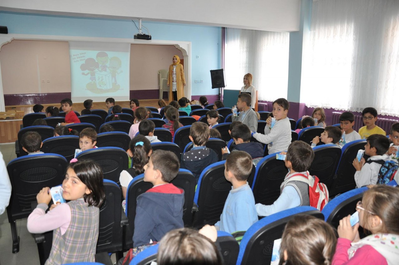 Okullarda süt tüketiminin önemi anlatıldı 6