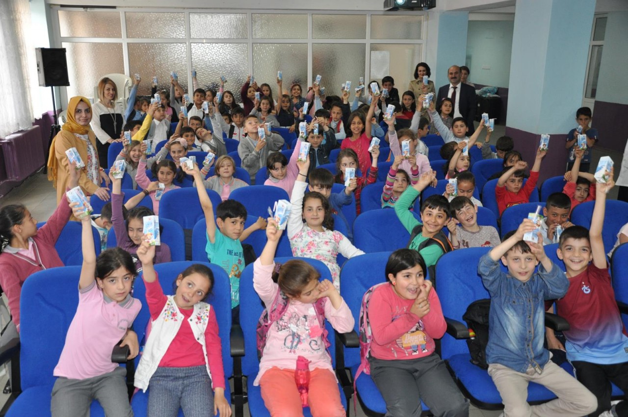 Okullarda süt tüketiminin önemi anlatıldı 7