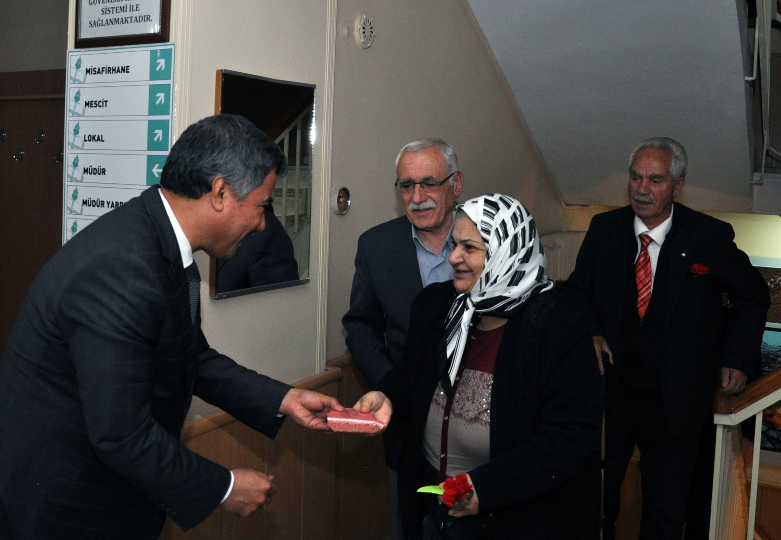 Emekli öğretmenler onuruna yemek 13