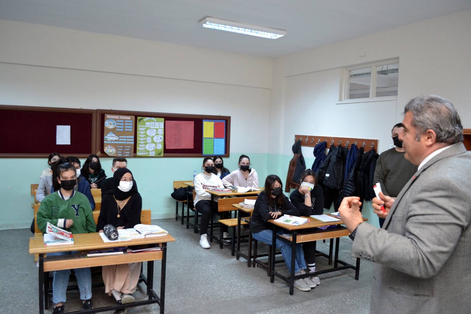 Dumlupınar Ortaokulunda gece etütleri 6