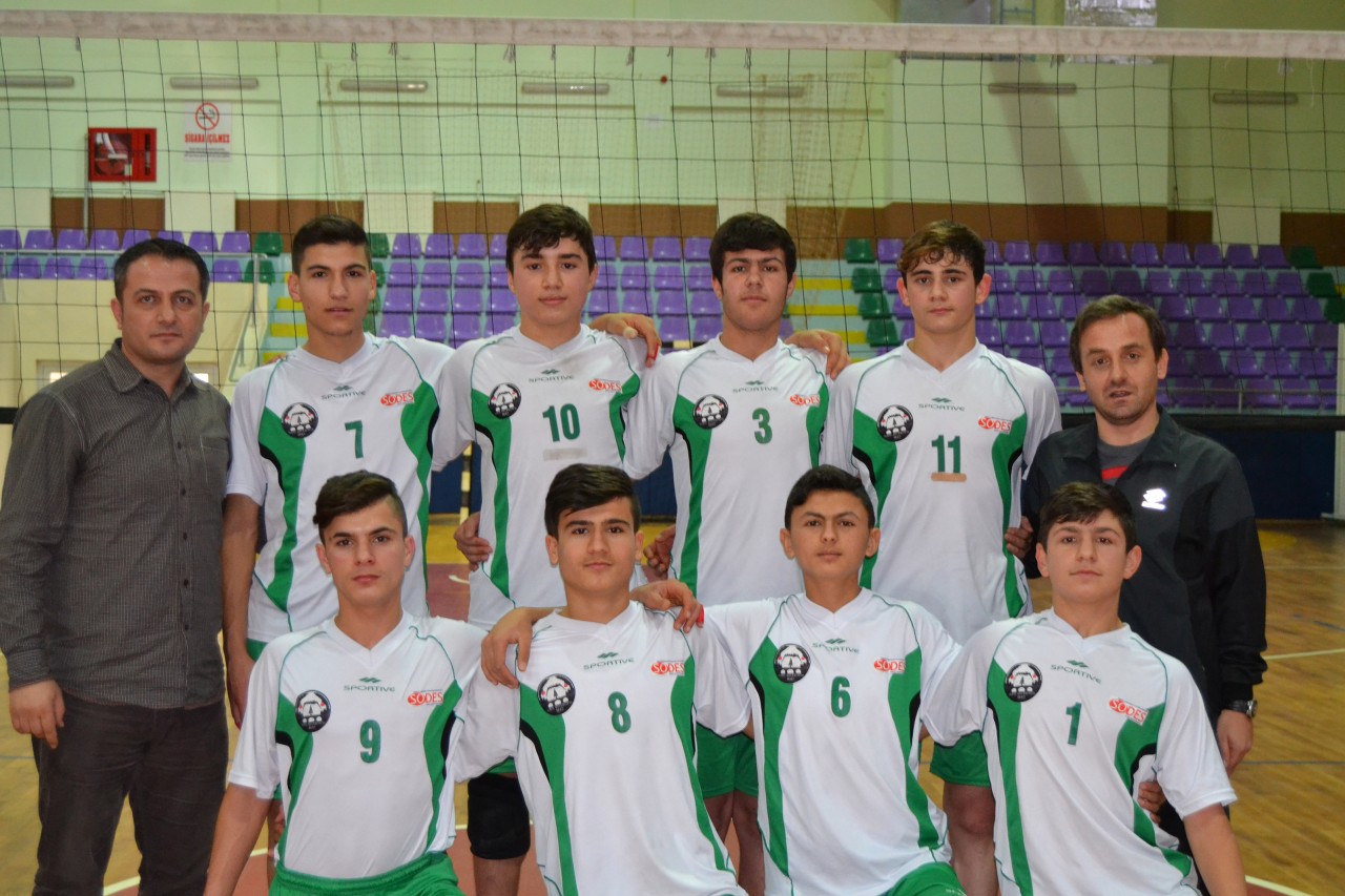 Voleybol’da bir efsane doğuyor: Torul Şehit Tamer Özdemir Anadolu Lisesi 4