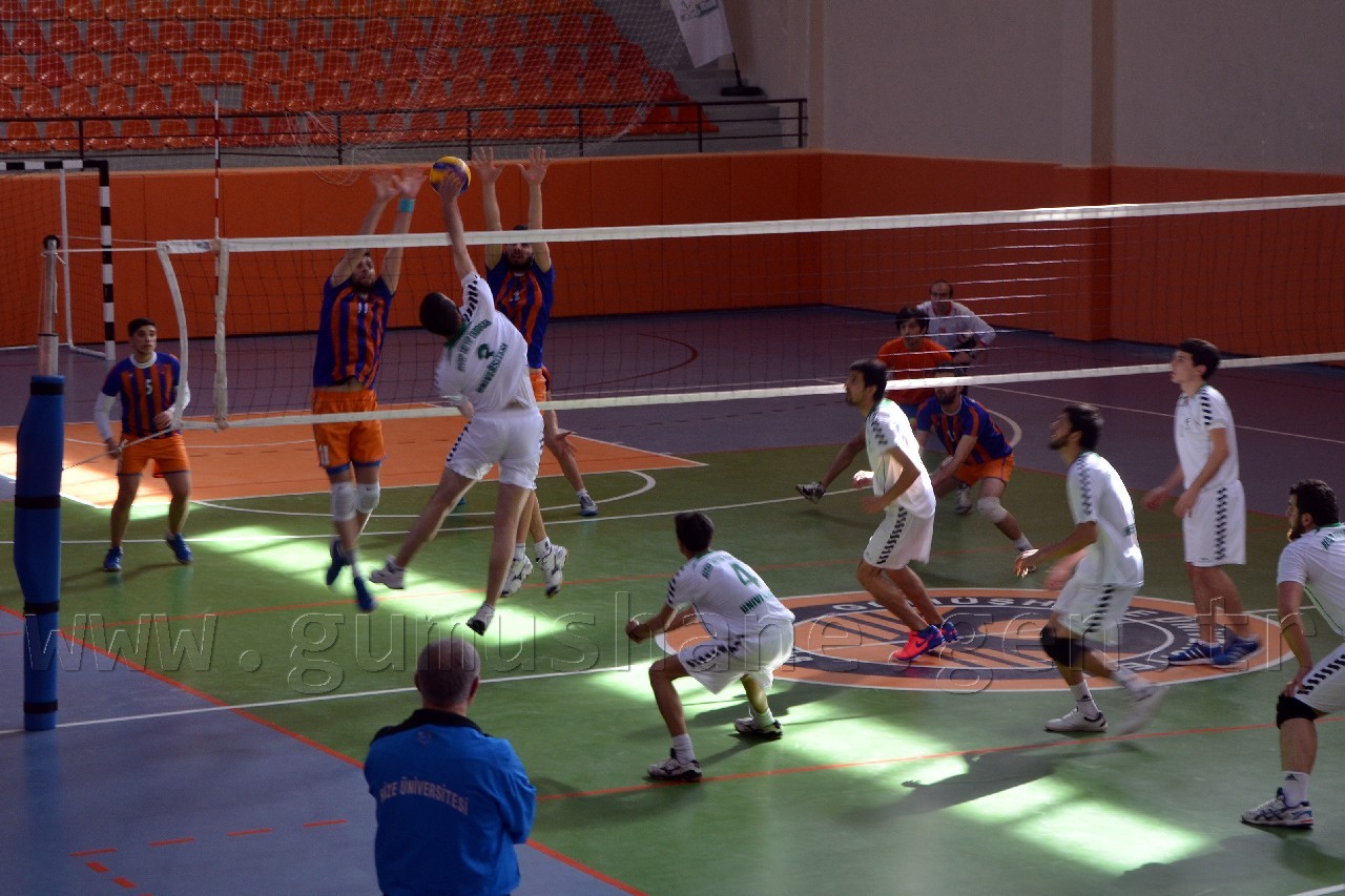 Gümüşhane Üniversitesi voleybol takımları üçüncü oldu 6