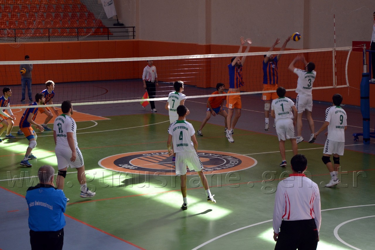 Gümüşhane Üniversitesi voleybol takımları üçüncü oldu 7