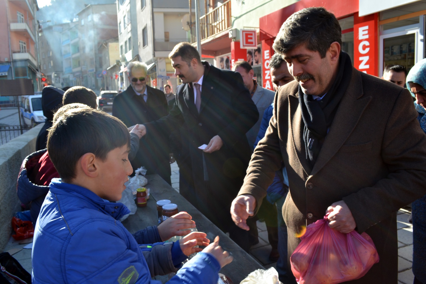 Tarihi köprüde Yerli Malı Haftası kutlandı 1
